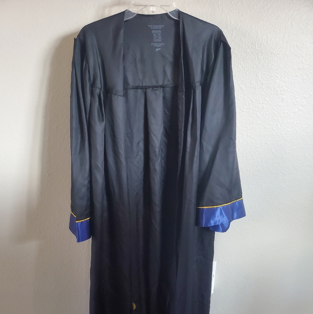 UC Undergrad gown/cap